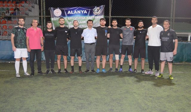 Alanya’da sağlık personeli turnuvada buluştu