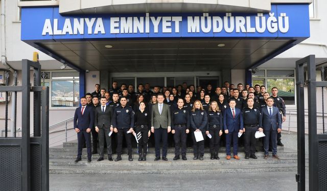 Alanya’da polis memurlarına başarı belgesi