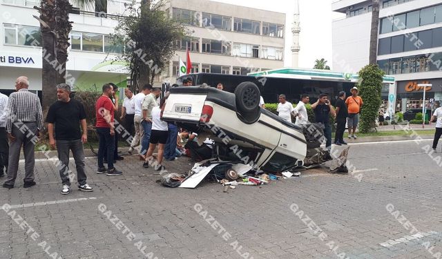 SON DAKİKA! Alanya’da kamyonet takla attı