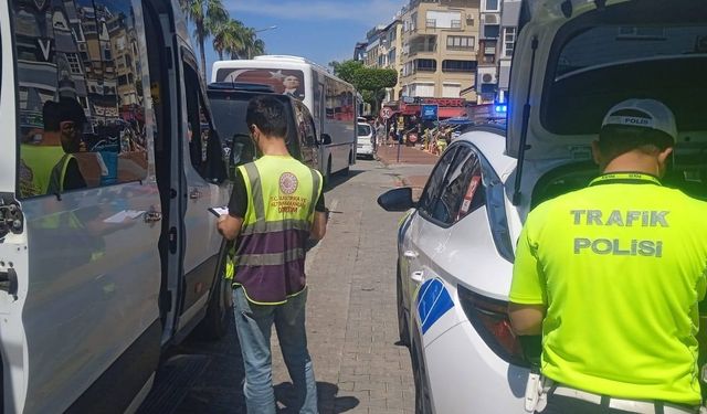 Alanya'da korsana geçit yok: 17 sürücüye ceza yağdı