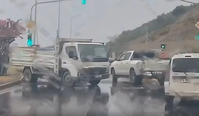SON DAKİKA! Alanya'da yağmurlu hava, zincirleme kaza yaptırdı