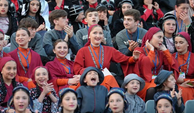 Uluslararası Halk Dansları ve Müzik Festivali coşkusu