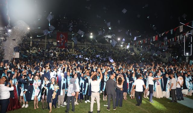 ALKÜ’nün 10. yılında mezuniyet coşkusu