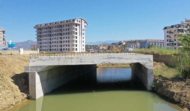 Gazipaşa’da yeni köprüler hızla tamamlanıyor