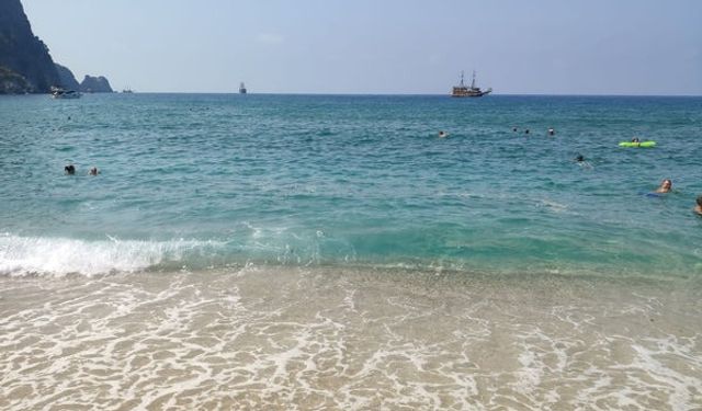 Alanya sahilleri artık turistlere kaldı