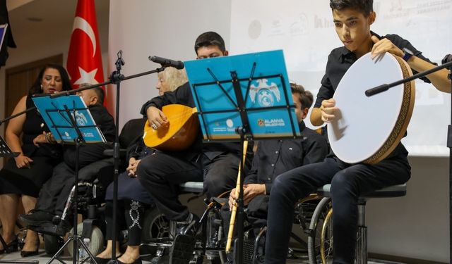 Alanya’da sazla ve sözle Âşık Veysel'i andılar