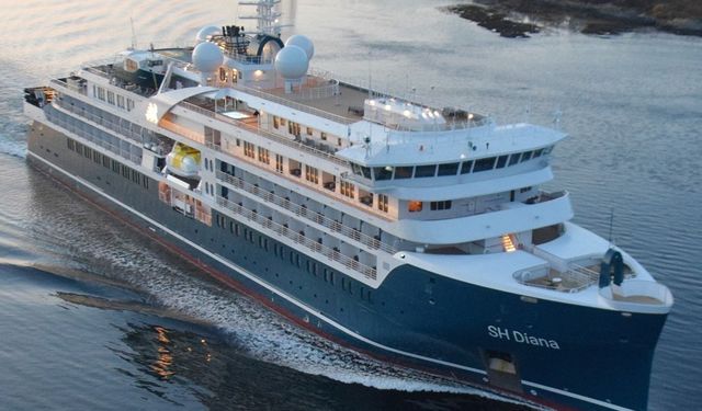 Alanya Limanı'na lüks kruvaziyer demirledi