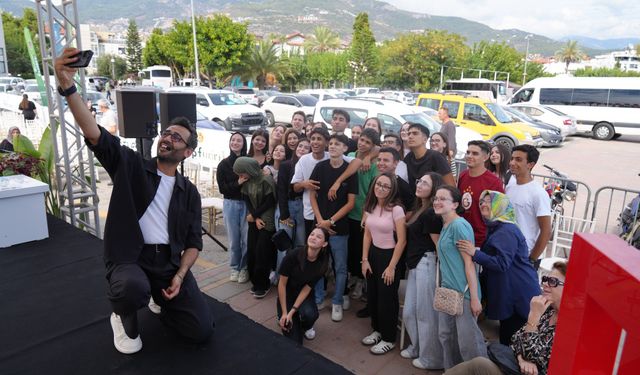 Alanya Kitap Fuarı'na öğrencilerden yoğun ilgi