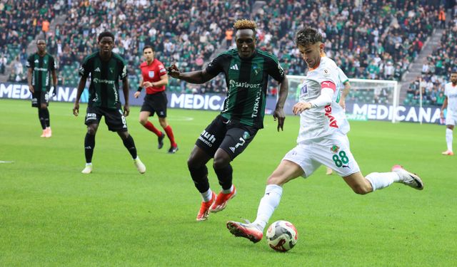 Eski futbolcuların golleri Alanyaspor'u yıktı: Kocaelispor evinde kazandı