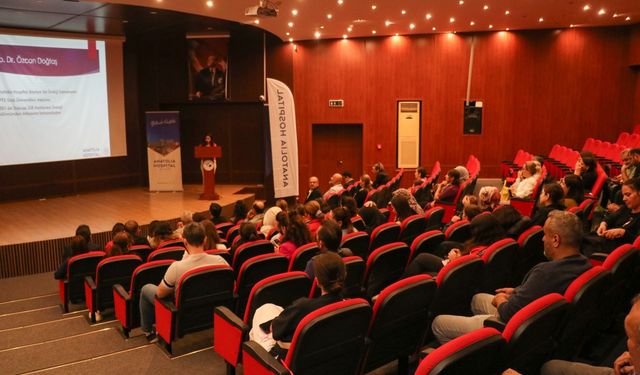 Kanserde erken tanıya dikkat çeken konferans