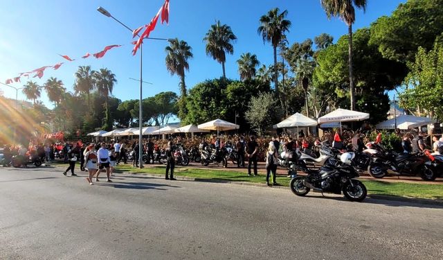 Cumhuriyet coşkusu Alanya sokaklarında! Motosikletli kortejle özgürlüğe selam