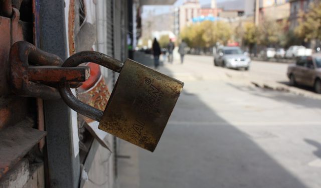 Alanya esnafı iflasın eşiğinde: "Hesaba bloke, dükkana habersiz ceza"