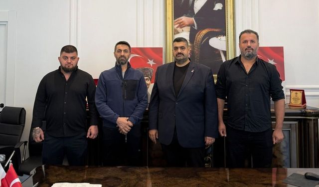 Fikret Türkoğlu, kalabalık heyetle Zafer Partisi’ne katıldı