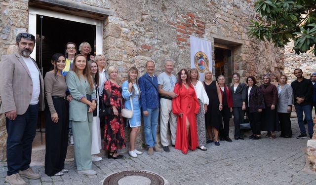 14 sanatçının 75 eseri Kızılkule'de sergileniyor