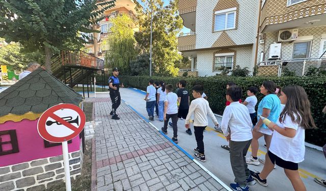 Alanya'da öğrencilere uygulamalı trafik eğitimi