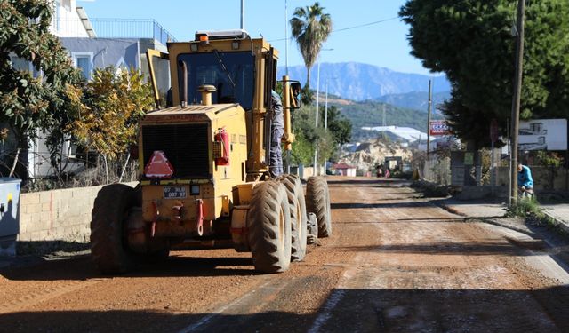 Ulaşım konforu artıyor: Alanya Belediyesi, Demirtaş’ı asfaltlıyor