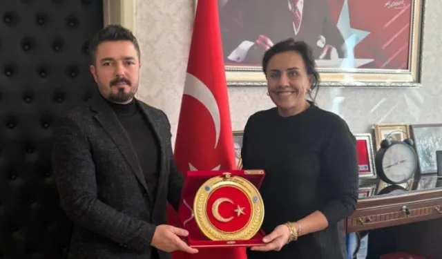 EMŞAV’dan özel ziyaret: Başhekim Yılmaz’a anlamlı plaket