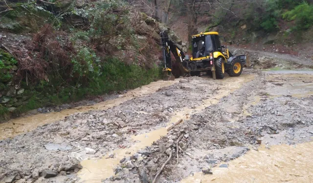 Alanya’da doğa alarmı: Şelaleler yolları yuttu, ulaşım felç oldu!
