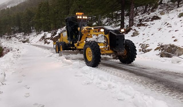 Alanya’nın yüksek kesimlerinde kar seferberliği