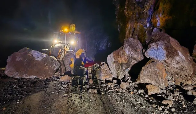 Dim Vadisi’nde heyelan paniği: Alacami Yolu yeniden açıldı