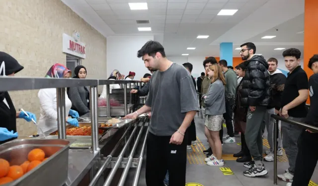 Rektör Türkdoğan, öğrencilerle iftarda buluştu