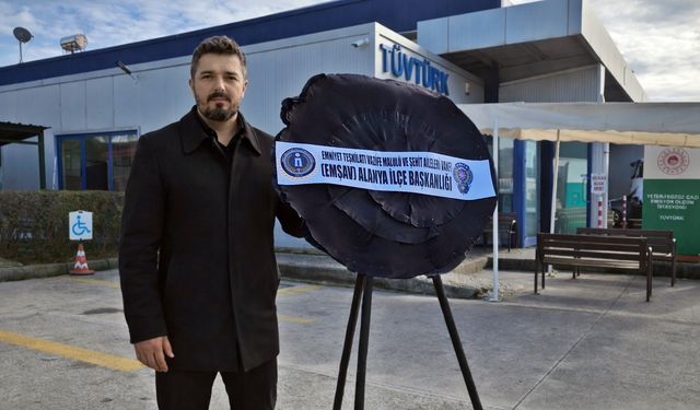 Şehit olan polis için EMŞAV Alanya’dan siyah çelenkli tepki