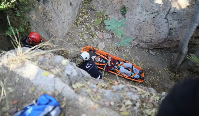 Alanya’da 44 yaşındaki adam kayalıklara yuvarlandı