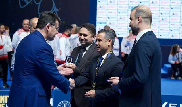 ALKÜ’den badminton şampiyonasına destek