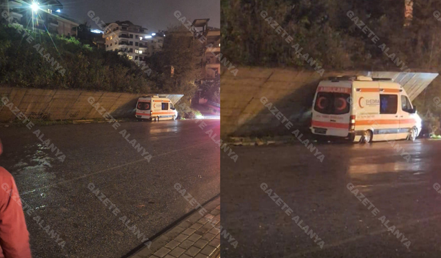 Alanya’da faciadan dönüldü: Ambulans binayı sırtladı!