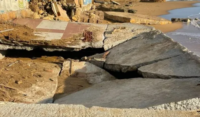 Alanya’da doğanın intikamı: Sahilde dalgalar betonu yerle bir etti