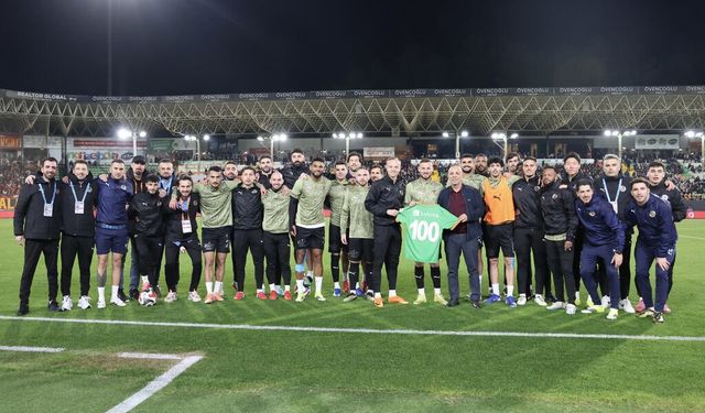 Alanya’da formayı kaptı, plaketi aldı