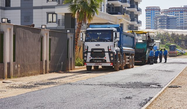 Alanya Belediyesi’nden Mahmutlar’da asfalt seferberliği