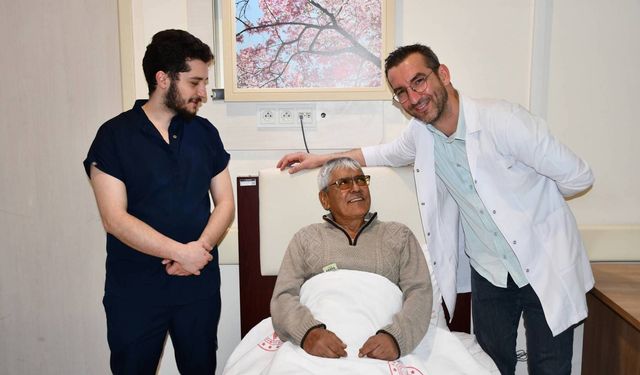 Alanya'da bağırsak torbasına son veren mucize dokunuş