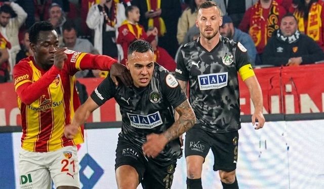 Alanyaspor maçında tartışmalı karar: "Net faul var!"