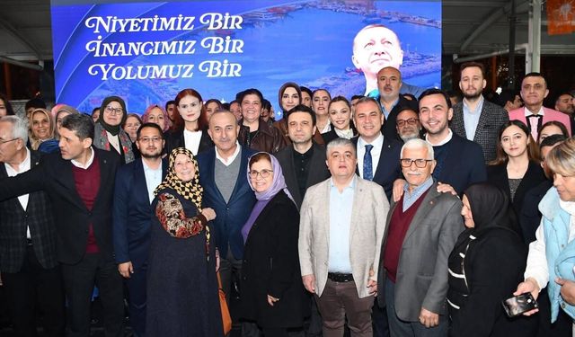 AK Parti’nin Alanya iftarı eksiksiz tamamlandı: Binlerce kişi aynı masada buluştu
