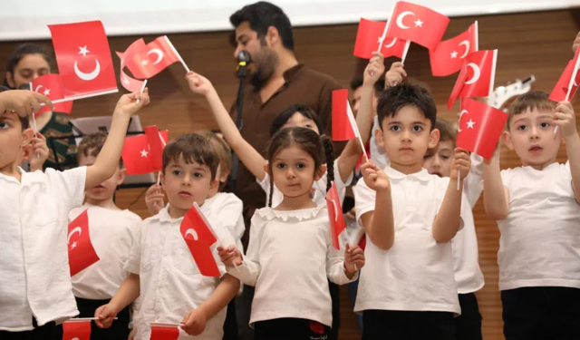 ALKÜ’de 23 Nisan coşkusu: Minikler rektör koltuğuna oturdu