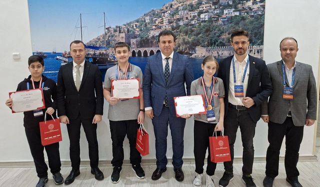 Şehit Ömer Halisdemir Ortaokulu’ndan TÜBİTAK’ta bölge birinciliği
