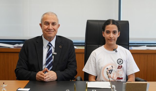 Başkan Özçelik, koltuğunu Karsu'ya devretti