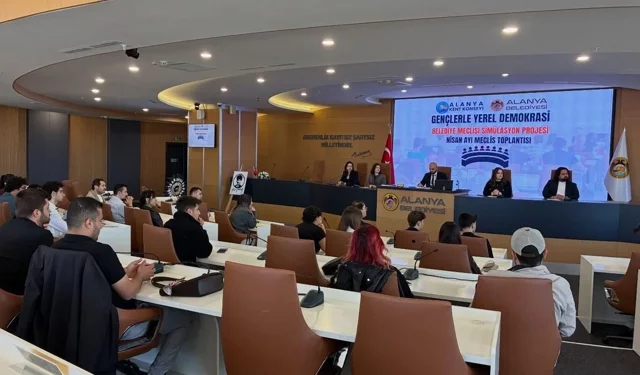 Alanya’nın geleceği gençlerin elinde: Meclis kürsüsünde genç sesler