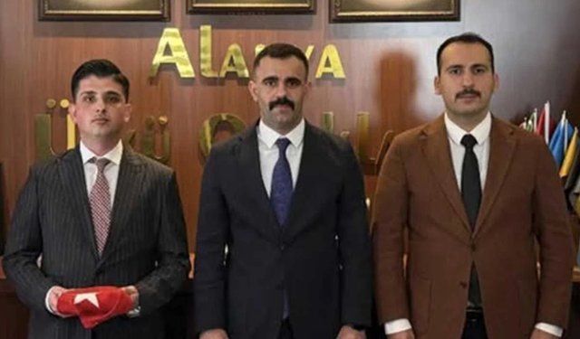 Alanya’da bayrak değişimi: Yeni başkan Mehmet Öz oldu