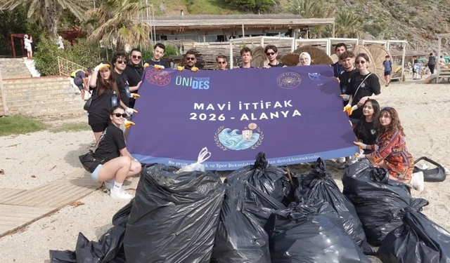 Damlataş’ta mavi seferberlik: Sahilden tam 157 kilo atık çıktı