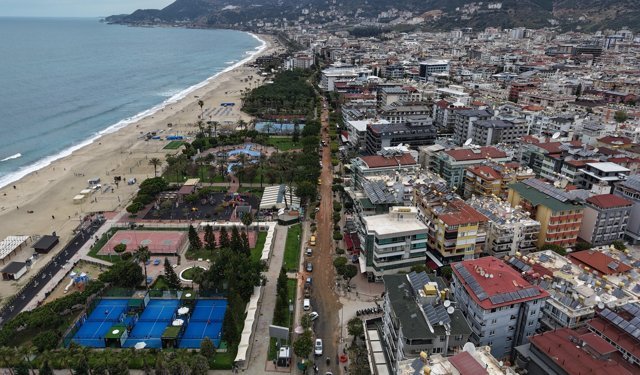 Atatürk Caddesi’nde çalışmalar aralıksız devam ediyor