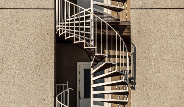 Mahmutlar’da yangın merdiveni krizi: Sakinler tedirgin