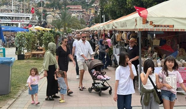 Melek Mosso, akşam Alanya’yı sallayacak
