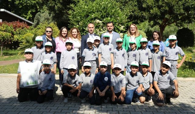 Alanya'da minik eller toprakla buluştu