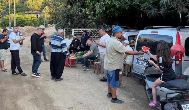 Engellenen üreticiye vatandaşlardan destek