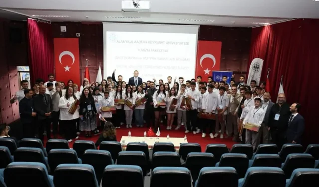 ALKÜ’de geleceğin şefleri bıçak kuşandı
