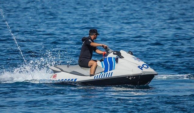 Alanya’da denize atladı, jet ski ile yakalandı