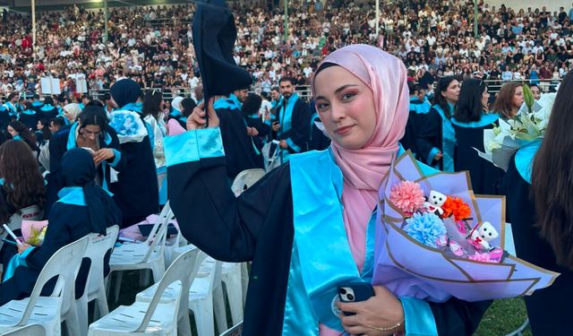 Serebral palsi hastası ALKÜ’lü Büşra, azmin zaferini kutladı