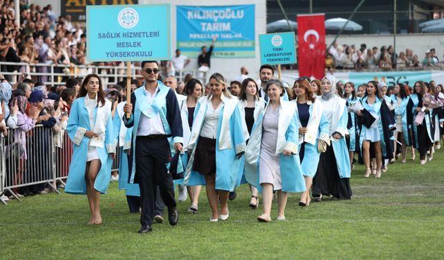 ALKÜ mezuniyet töreni coşkuyla yapıldı